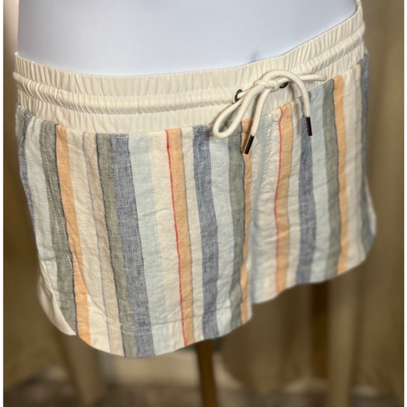 Women's Athleta Shorts, Size 10, Linen Stripe - Picture 7 of 10